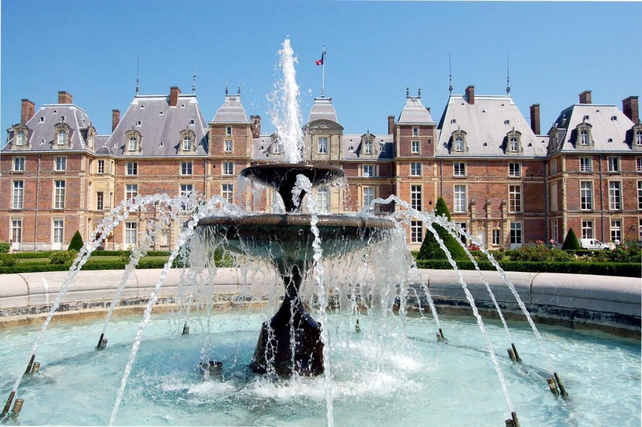 Idealement Situe "Le Studio" Les Locations Isahora Sont Aussi A 2 Pas Du Chateau D'Eu, Des Falaises Du Treport, De Mers Les Bains Et Aux Portes De La Baie De Somme Eu (Seine-Maritime) Exterior photo