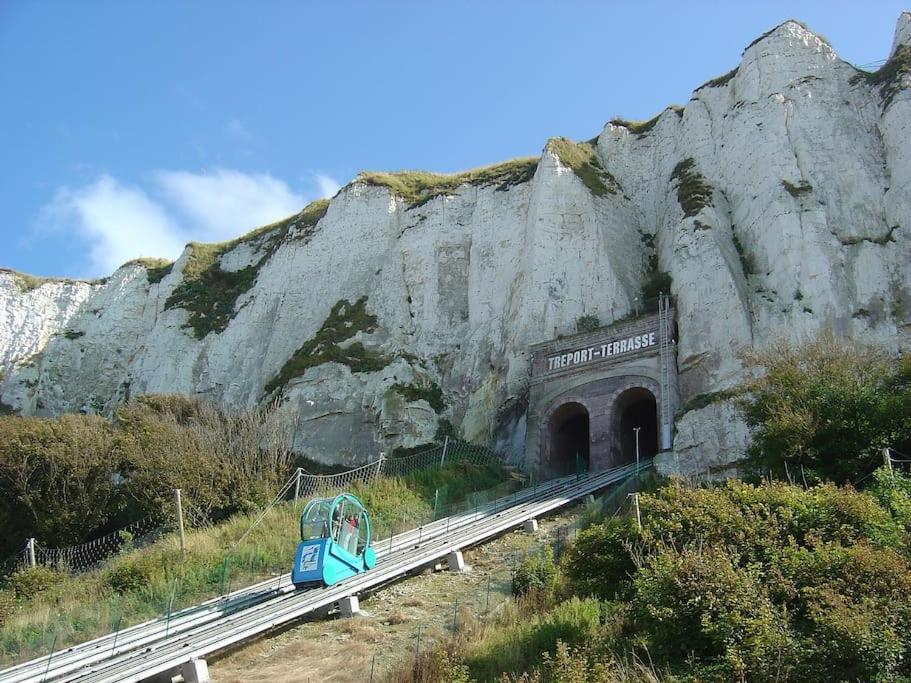 Idealement Situe "Le Studio" Les Locations Isahora Sont Aussi A 2 Pas Du Chateau D'Eu, Des Falaises Du Treport, De Mers Les Bains Et Aux Portes De La Baie De Somme Eu (Seine-Maritime) Exterior photo